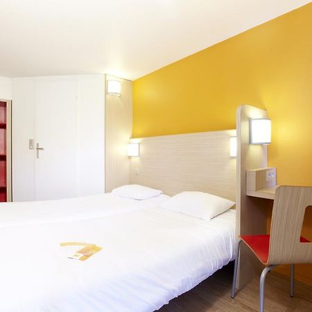 Premiere Classe Valenciennes Ouest Petite Foret Экстерьер фото