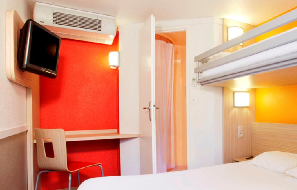 Premiere Classe Valenciennes Ouest Petite Foret Экстерьер фото
