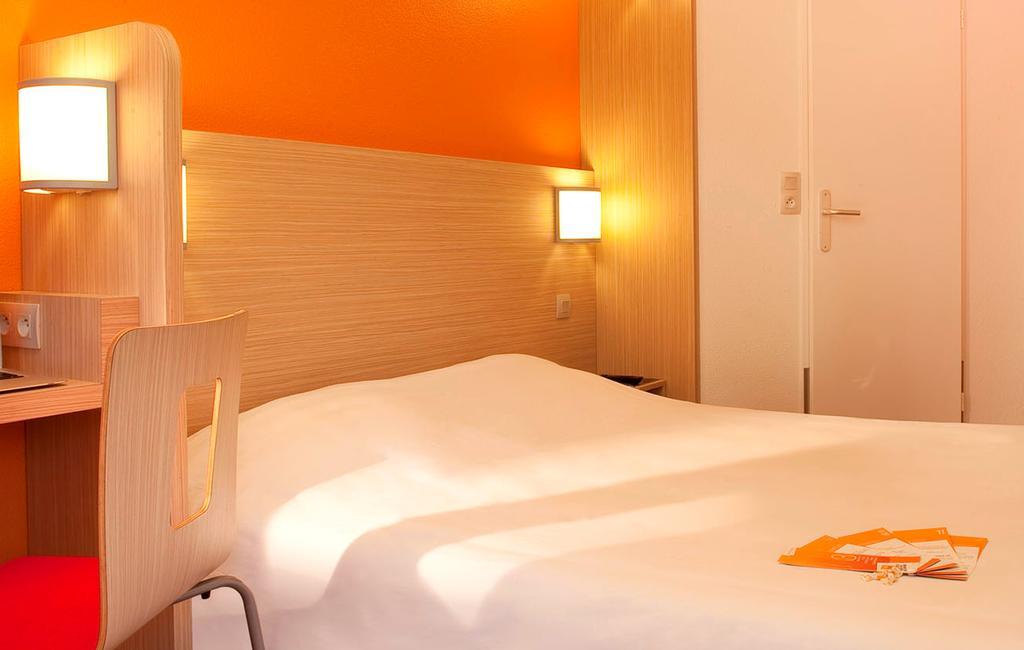 Premiere Classe Valenciennes Ouest Petite Foret Экстерьер фото