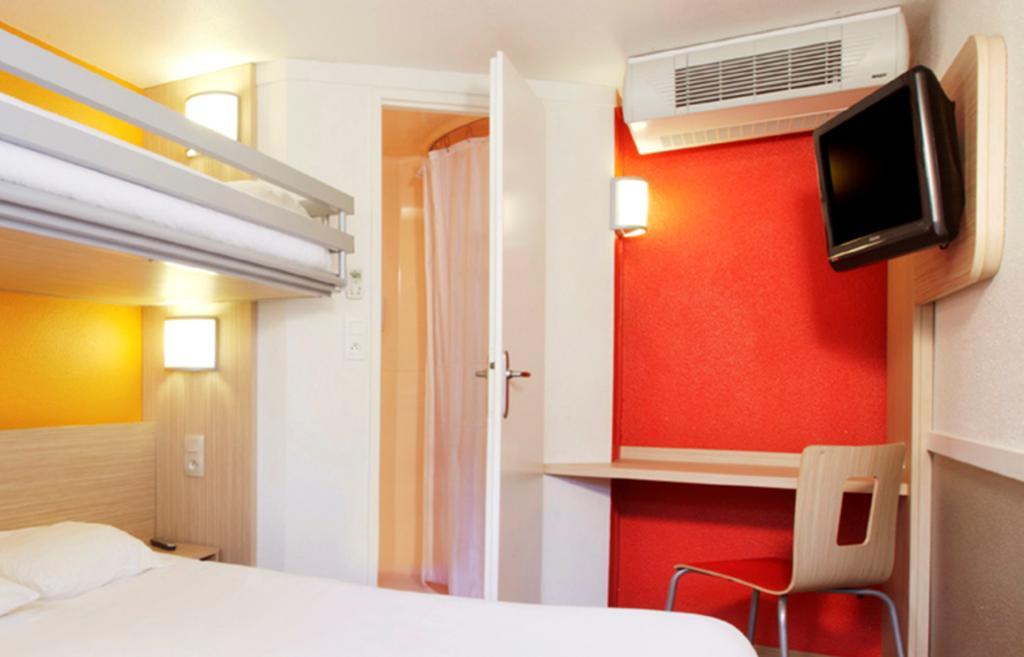 Premiere Classe Valenciennes Ouest Petite Foret Экстерьер фото