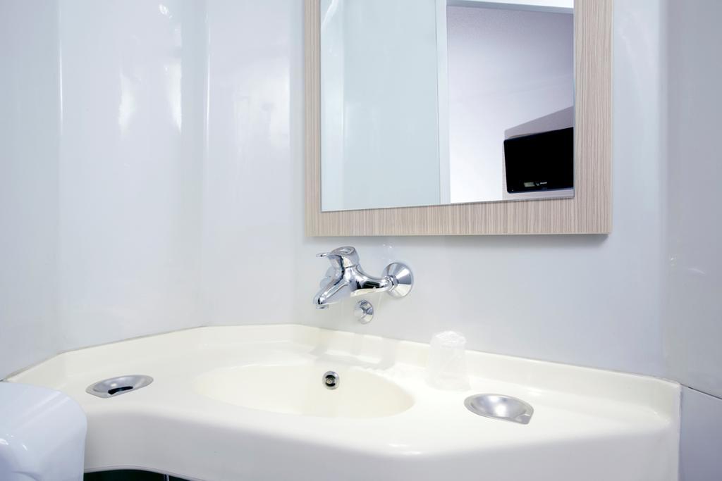 Premiere Classe Valenciennes Ouest Petite Foret Экстерьер фото