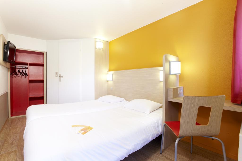 Premiere Classe Valenciennes Ouest Petite Foret Экстерьер фото