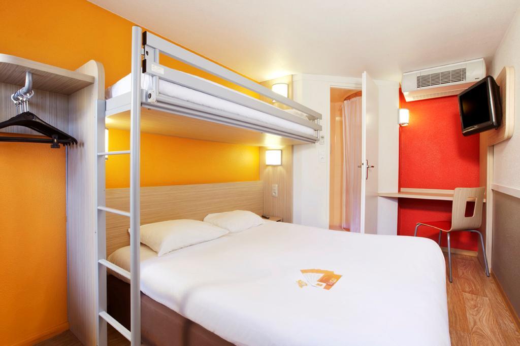 Premiere Classe Valenciennes Ouest Petite Foret Экстерьер фото