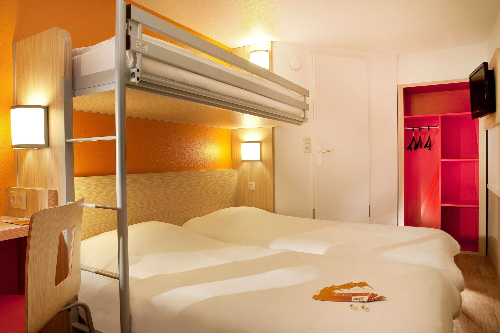 Premiere Classe Valenciennes Ouest Petite Foret Экстерьер фото